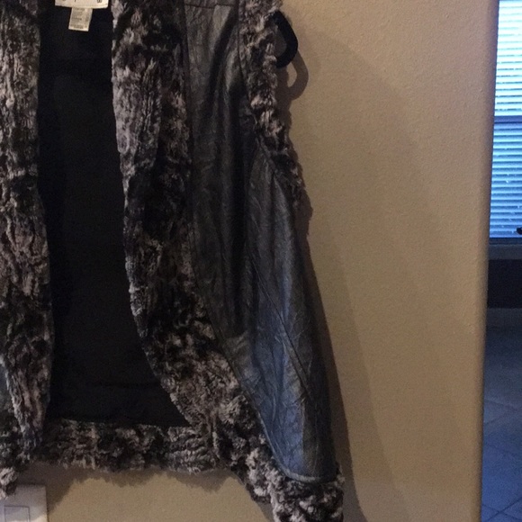 Vest - Picture 3 of 3